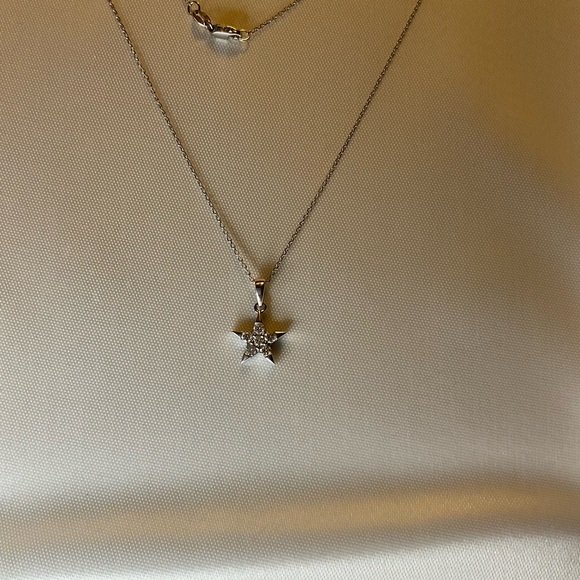 Diamond Star Necklace Dazzling 14k White Gold - Picture 5 of 6